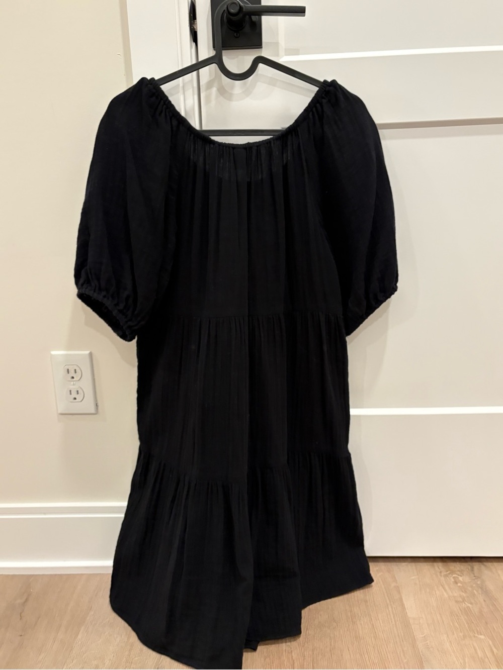 Old Navy Black Pleated Short Sleeve Mini Dress - Picture 4 of 6